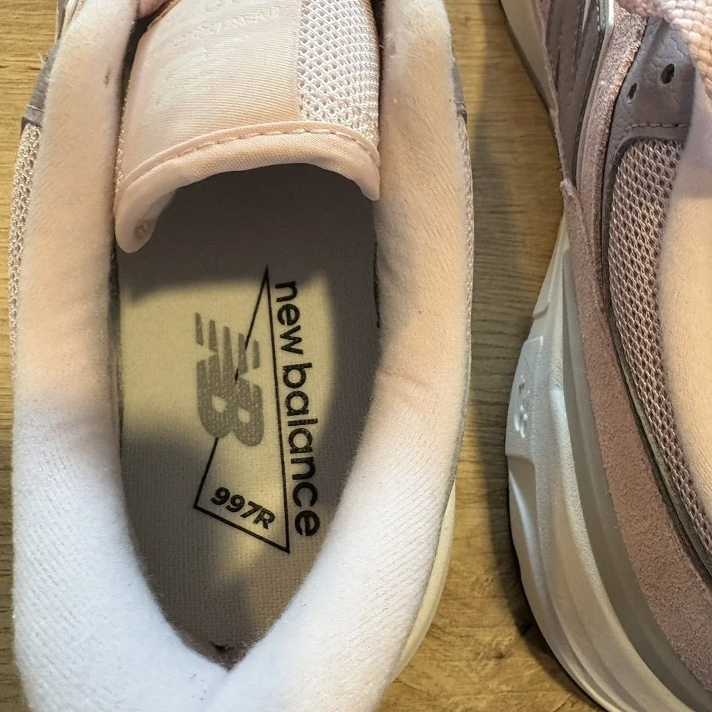 New Balance 977R Unisex Pink Suede RETRO Sneakers NWOB